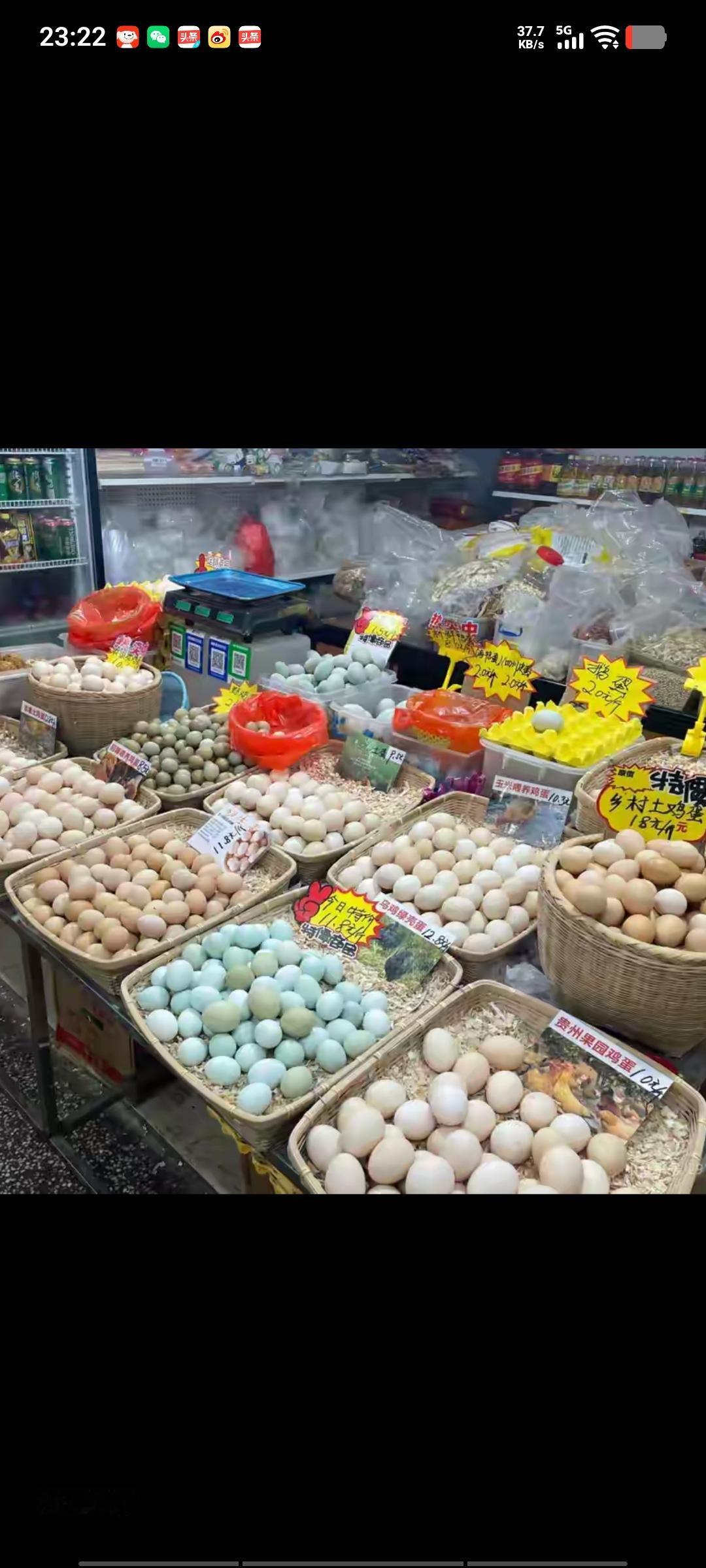 养殖户因为价低，为节省饲料，淘汰了很多老鸡，新鸡产蛋量还没上来，所以蛋价持续上涨