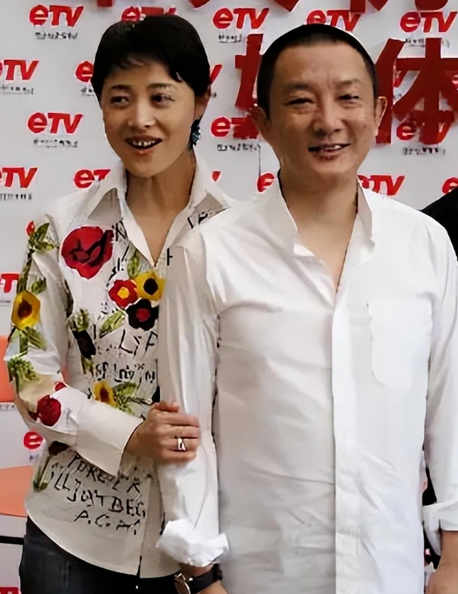 35岁的导演张健爱上女演员刘蓓，就跟小9岁的妻子黄铭摊牌：“<em>我们离婚吧</em>，作为补偿