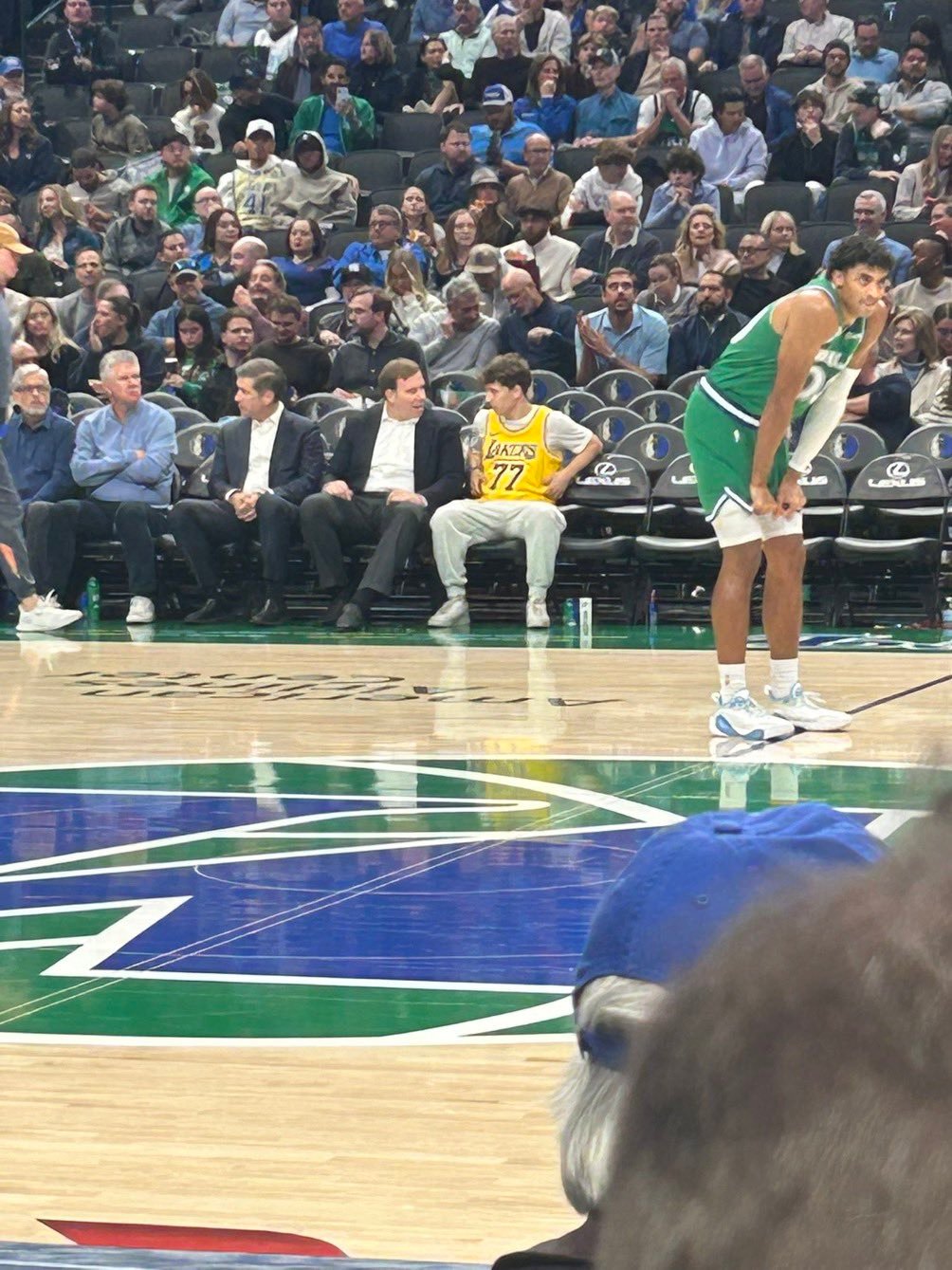 Shams：独行侠老板PatrickDumont向球迷承认，当初交易东契奇是