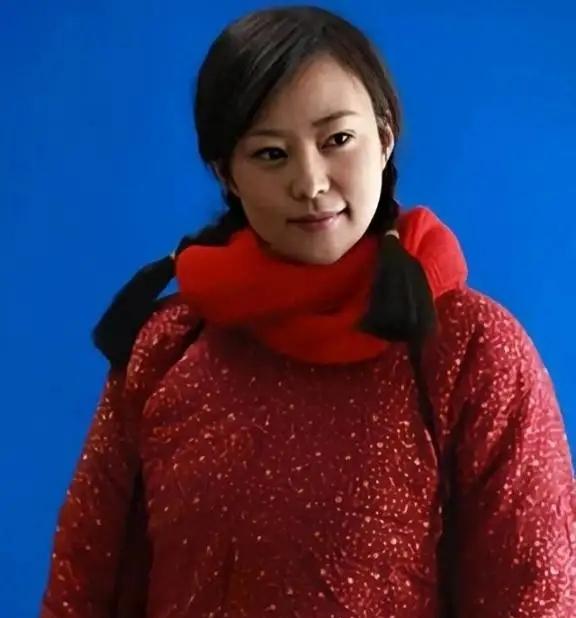 1971年，北京知青邵东平娶了地主家的女儿，洞房花烛夜，新娘崔秀莲问他：“东平哥