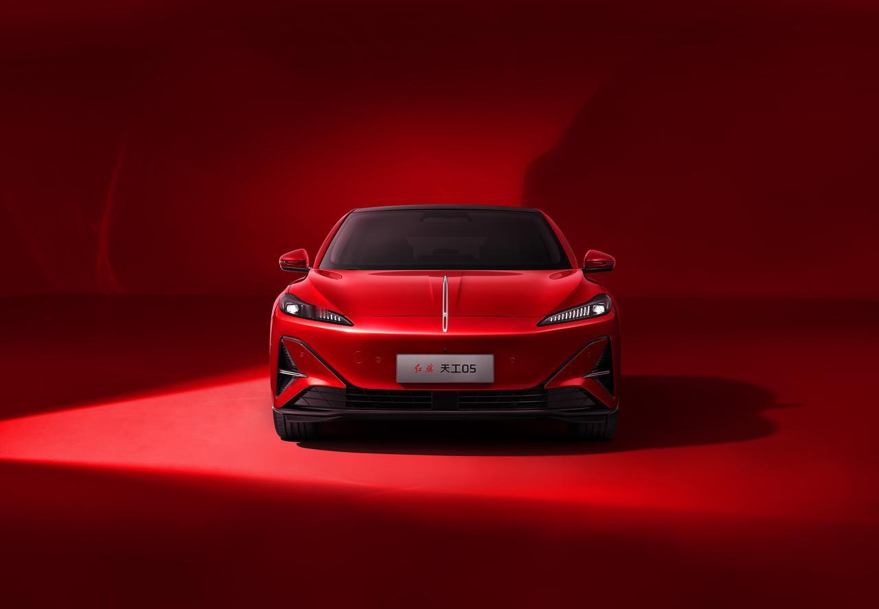 一台好车，不该只是四个轮子加沙发，而应该像一位懂你的搭档——知道你什么时候要冲刺