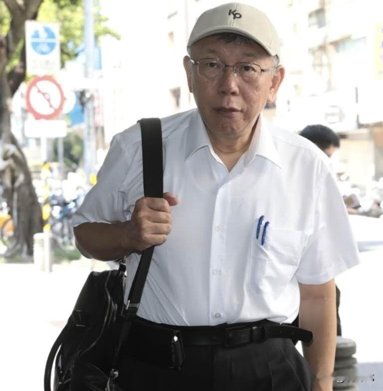 于柯文哲而言好消息：电子脚镣拿掉了。坏消息：柯文哲改戴电子手环。青鸟：应该戴