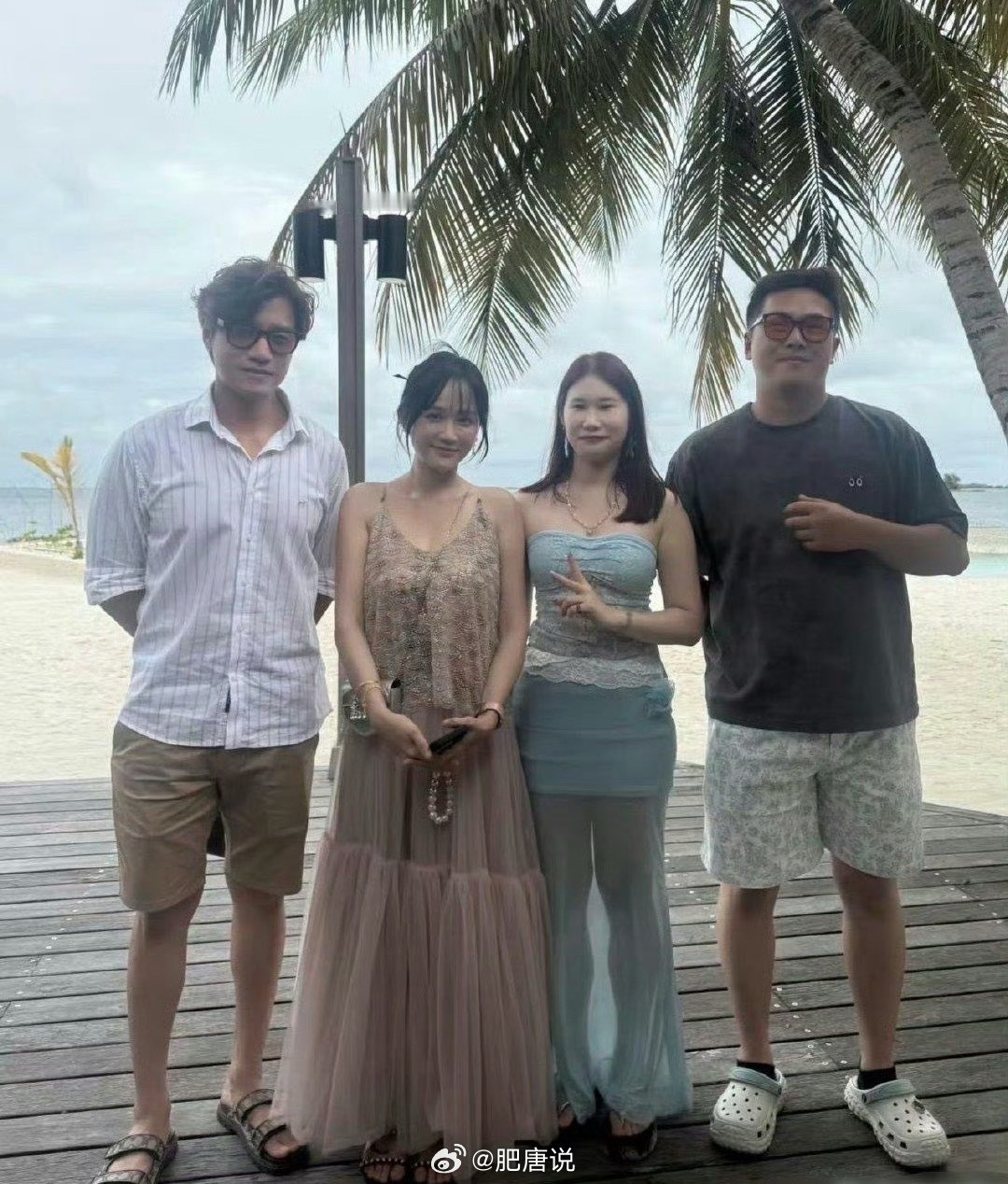 ✨马尔代夫偶遇47岁陈乔恩！和老公一同度假被路人拍到啦结婚四年，一直选择丁克生活