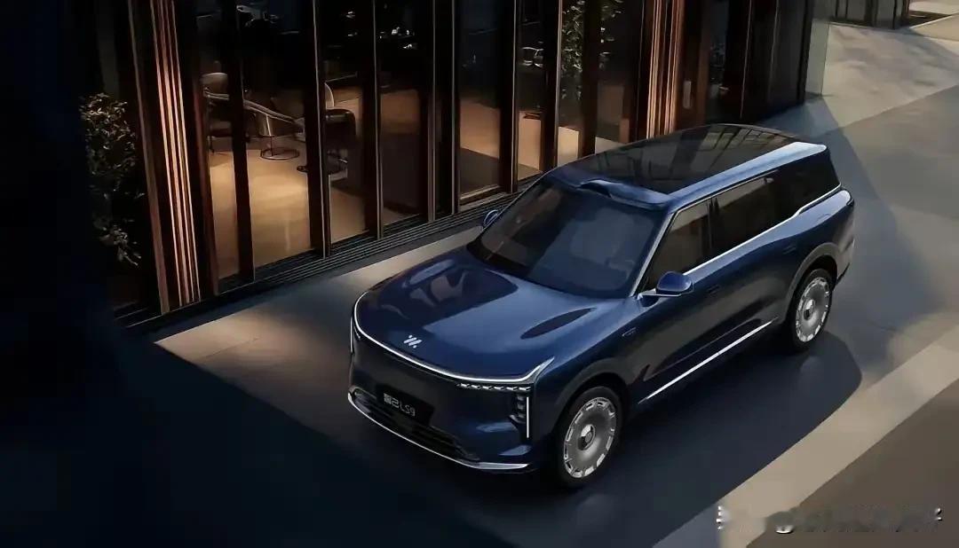 2025广州车展上，智己LS9简直太吸睛啦！一进展台，智己LS9那霸气的