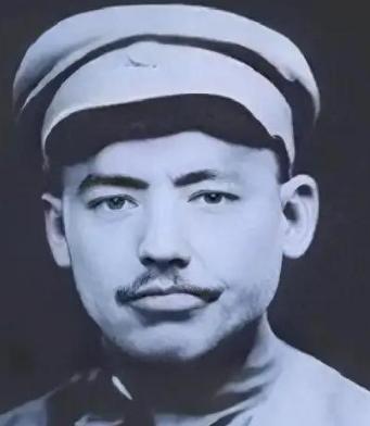 1937年，马家军骑兵旅旅长马禄，抓到了红三十军参谋长黄鹄显，奇怪的是，他没上报