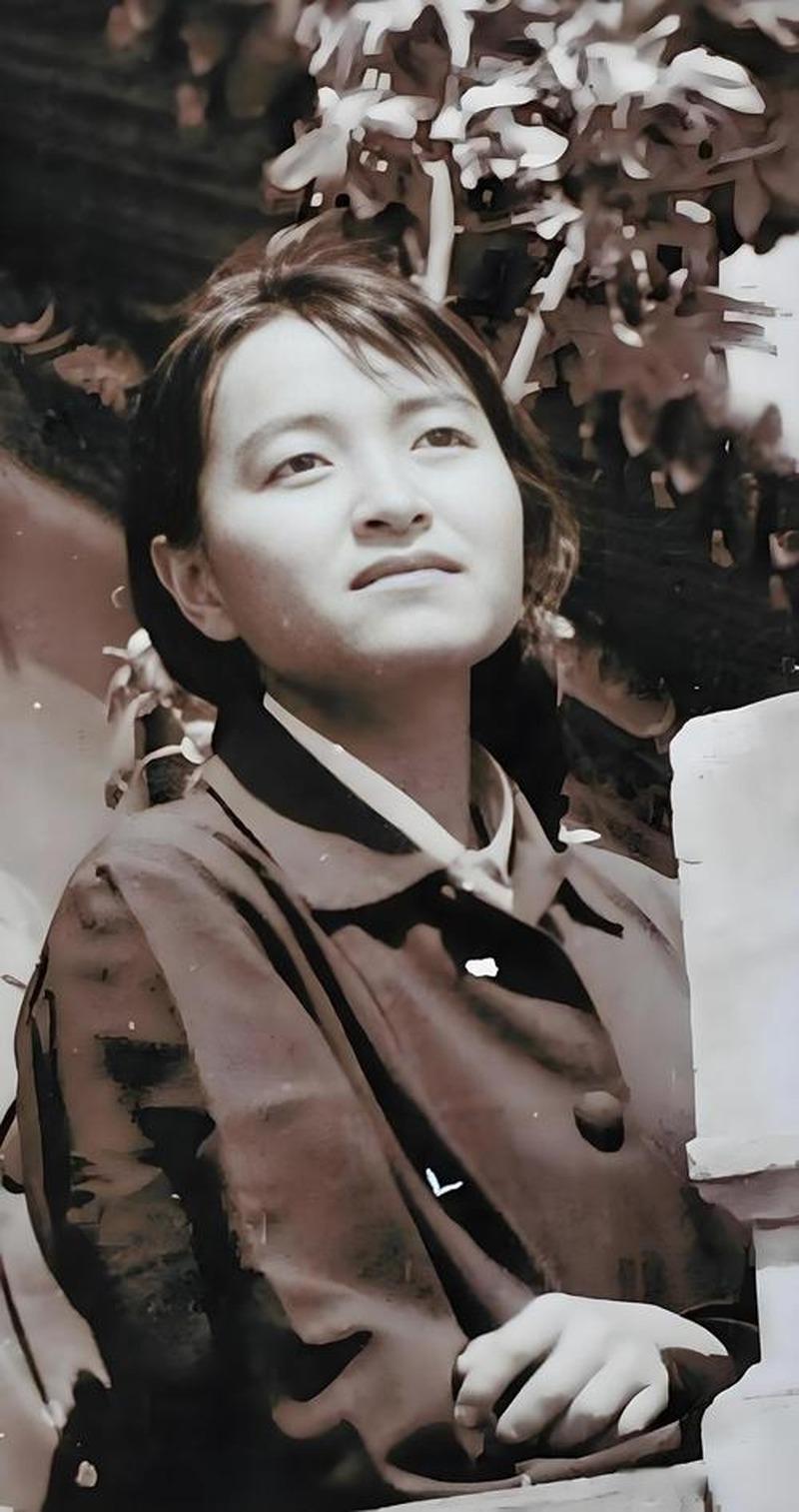 褚映群在洛阳看守所死去时，她父亲还坐在红塔集团董事长的位置上，外界眼里仍是呼风唤