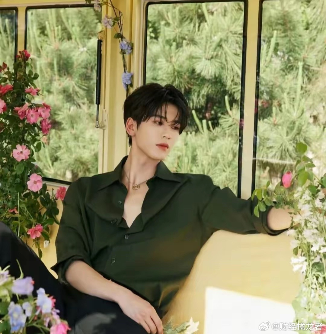 张凌赫道歉27岁张凌赫，深夜道歉了！3月10日，张凌赫突然冲上热搜。这次不是新剧