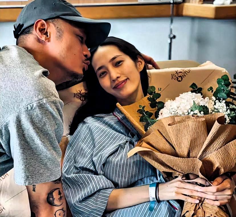 余文乐离婚声明写得比婚礼誓词还感人，我看完只有一个想法：你俩早干嘛去了？九年