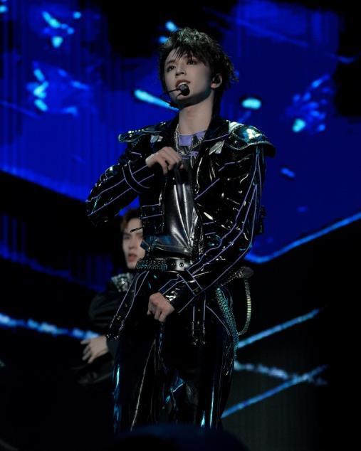 刘耀文谢谢你们来看时代少年团上海演唱会后，演唱会结束后，刘耀文凌晨发文称，此