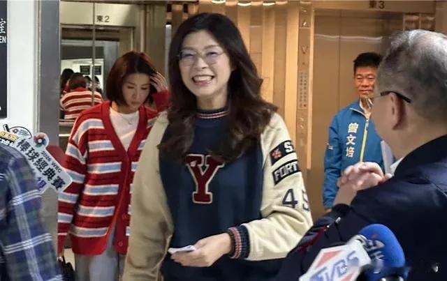 不满国民党新竹县长提名方式徐欣莹：不受蓝营不公体制束缚郑丽文五字回应国