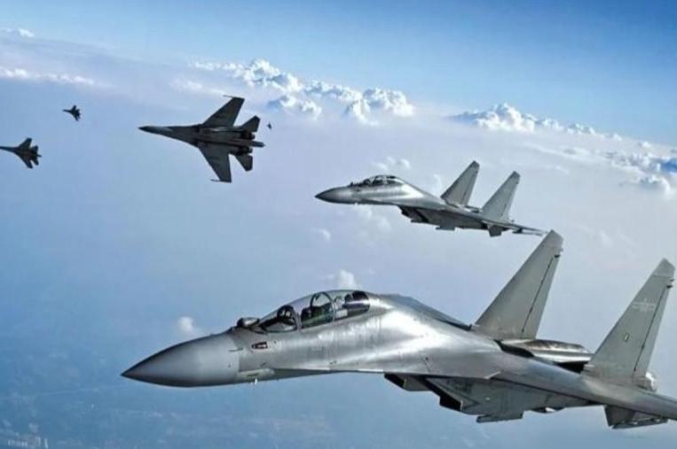 台湾吓蒙，解放军放干扰弹！ 当地时间2月10日，英媒透露，在去年12月底的中