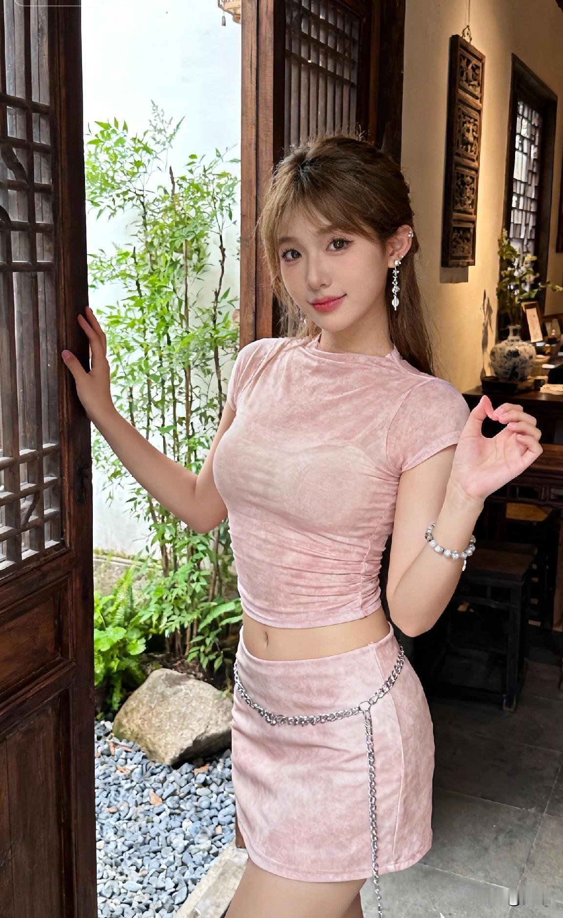 女生如何穿搭看起来时尚更有品味呢