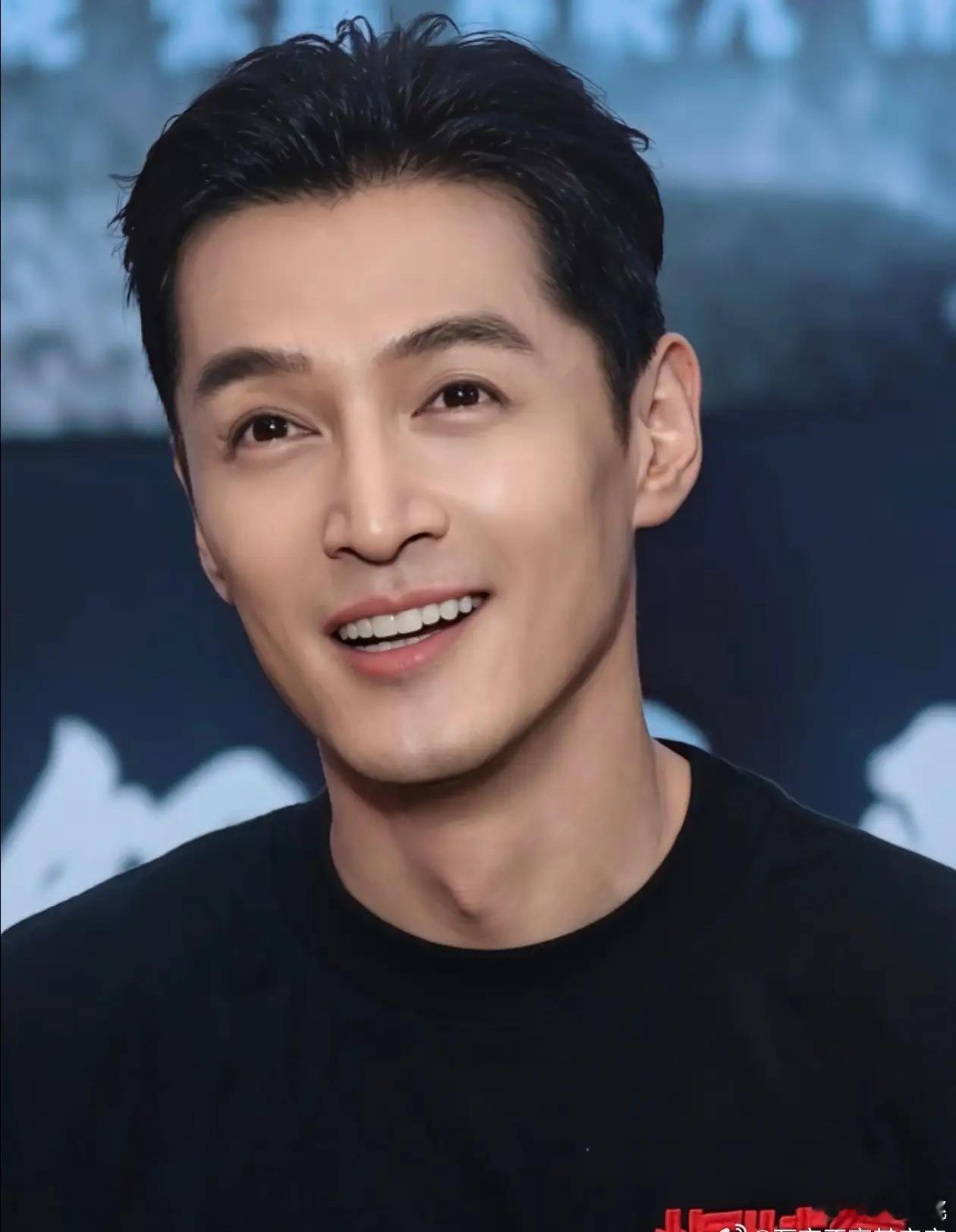 1.杨幂新剧拍的很累，导演和编剧总临时调整剧本、改动每场戏份。经常临时加戏改台词