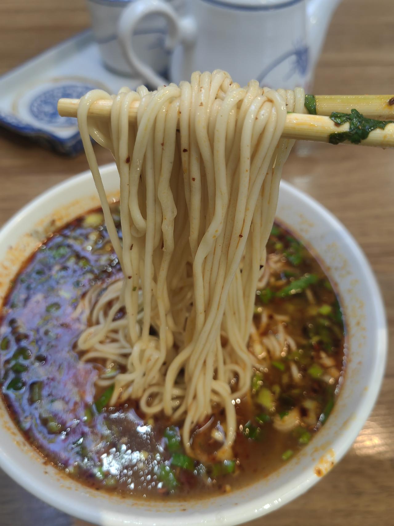 大年初九，在银川一家叫xx亨的拉面馆吃拉面，好家伙，找半天都看不见牛肉。只有一撮