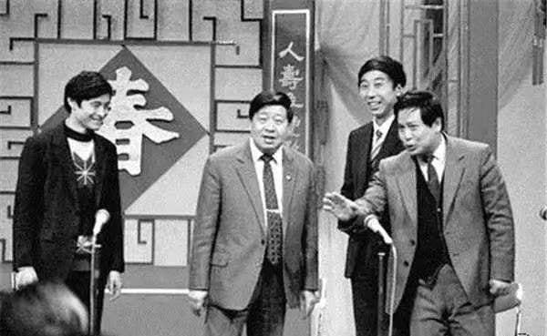 1988年，相声演员刘伟不顾师父反对，坚决要移民出国，马季大怒：＂国外谁认识你！