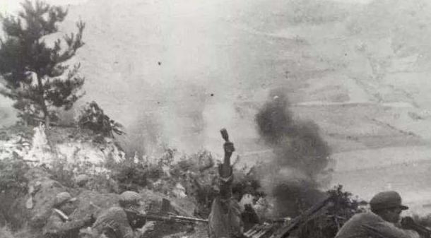 1951年1月，83名志愿军阻击敌人1个团，打到后面只剩7人，子弹全打光了，这时