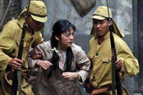 1941年，抗日女英雄杨威不幸被捕，被害前，敌人残忍地剥光她的衣服，只留下一条短