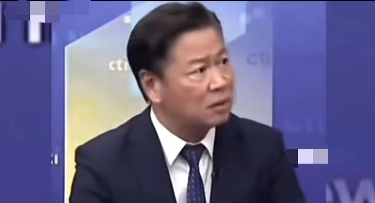 台湾时事评论员赖岳谦：“以中国现在这个情况没有完成统一，我觉得很不正常。”赖岳