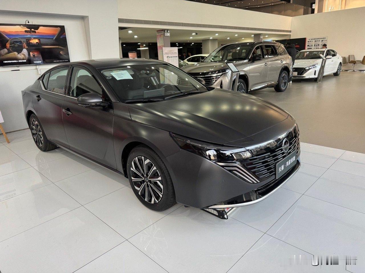 谁说燃油车没智能？新天籁鸿蒙座舱直接颠覆认知还在吐槽燃油车机卡顿难用？搭载