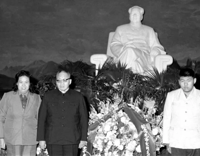 1957年夏天，毛泽东推掉了安排好的北京会议日程，临时改道去了青岛，他不是去度假