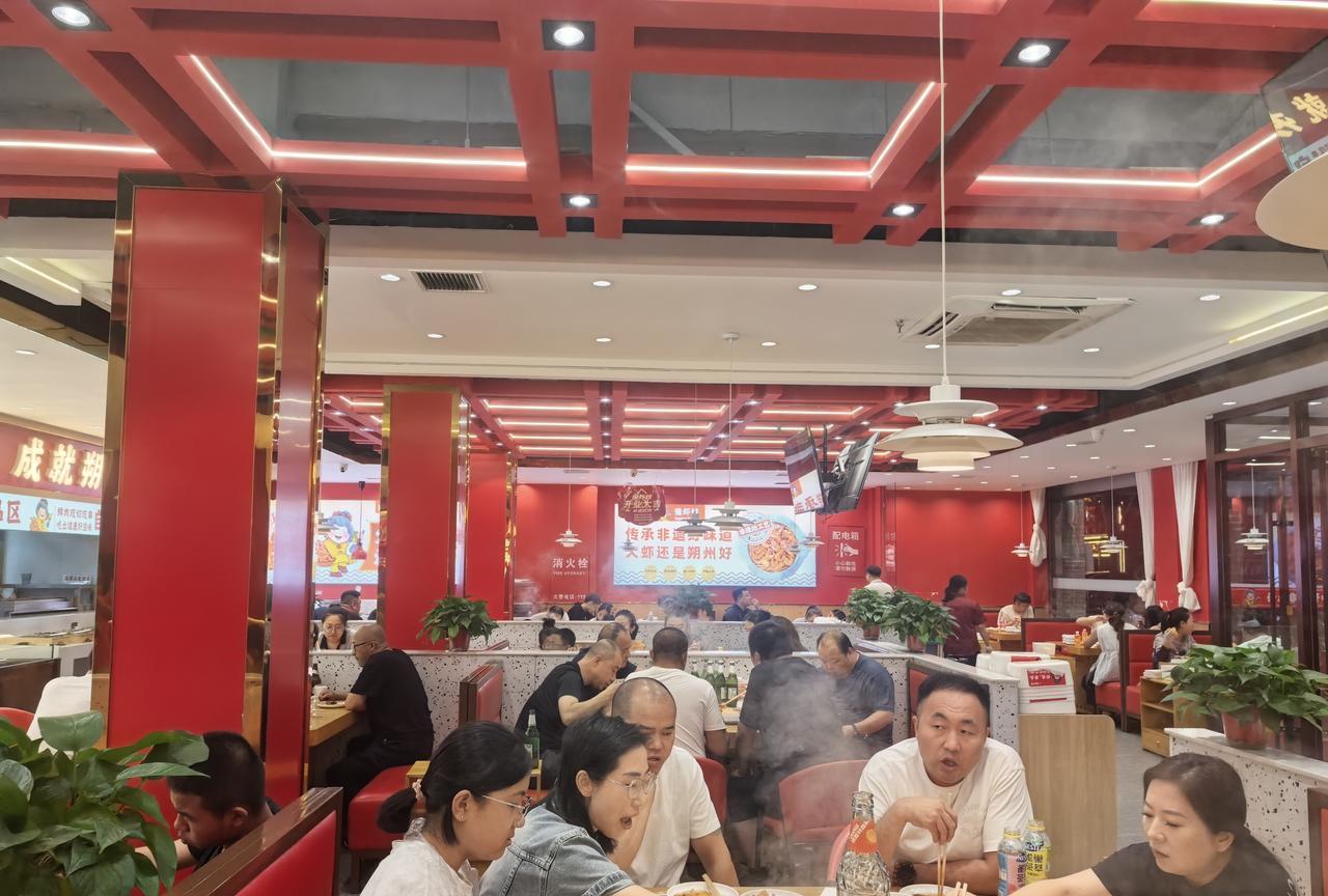 郭德纲有个相声片段说：有三种人不可交。第一种人，和朋友打车喜欢坐后面的，因为坐前