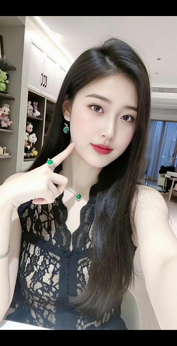 气质美女时尚穿搭肤白貌美