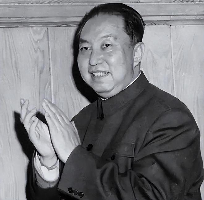 毛主席曾经说华国锋是老实人、厚道人，这从华国锋对待彭德怀就可以看出来。在庐山