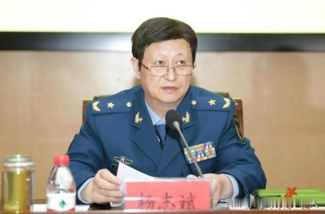 7天换帅，24小时预警，36小时全域封控。东部战区不解释、不等待、不犹豫，直接在