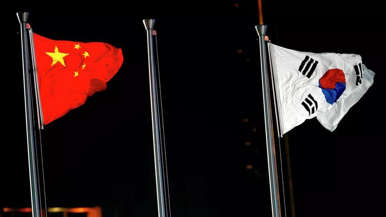 好戏开场只有两秒钟：9月3日，中国艺术家突然集体撤离光州双年展，刚走前脚，韩国高