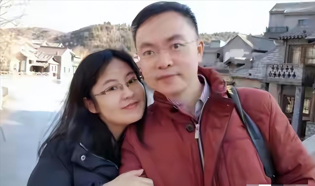 蔡磊的妻子段睿深夜发布讣告：他走了，再也没有人等我回去了！看到这句话的第一眼