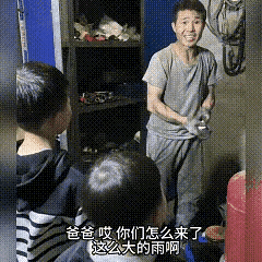 看完这段视频，既温暖，又感动，这就是普通人的生活，这就是相亲相爱一家人，男人是这