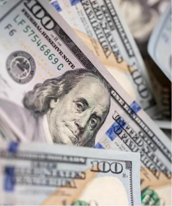 全世界现在都在赌中国和美国到底谁先扛不住。目前的状况是中国有货，美国有钱，但美国