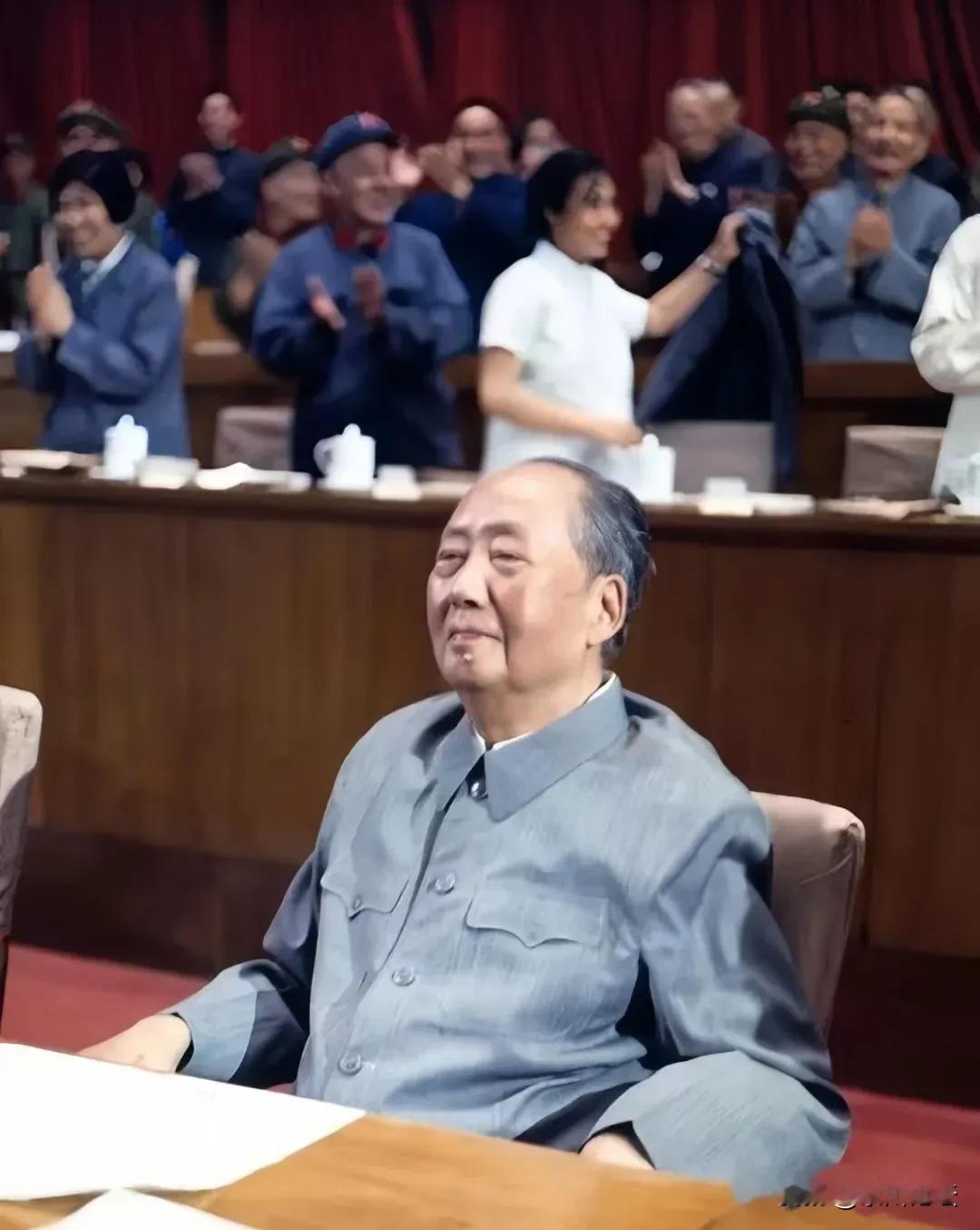 伟大的开国领袖永垂不朽！毛泽东思想永远是我们今后前进路上的指路明灯！伟大的开国领