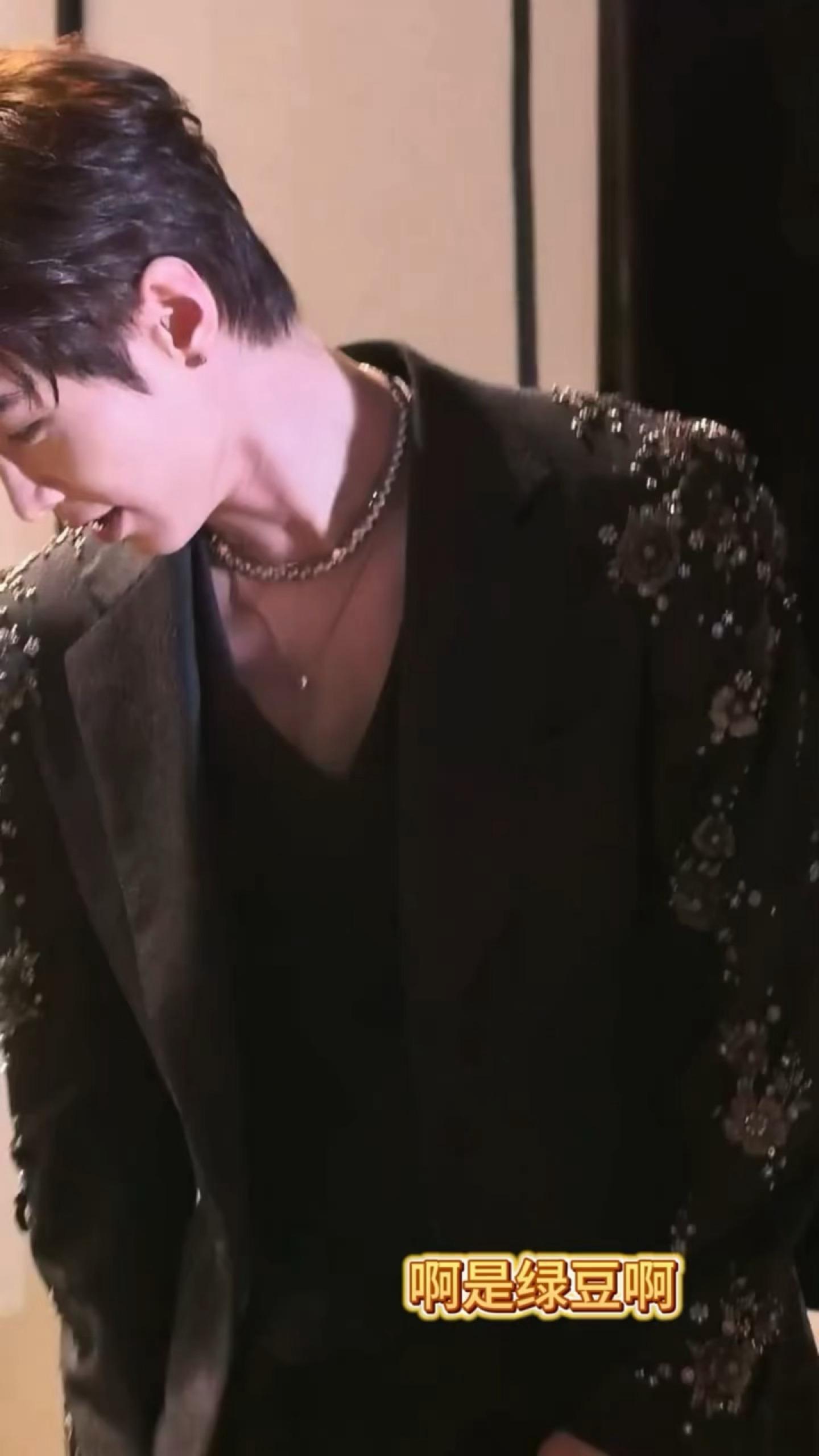 “哎呀幸亏我今儿底子厚，孟姐这高跟儿也太高了。”哈哈哈哈哈哈哈哈哈哈差点被这个与