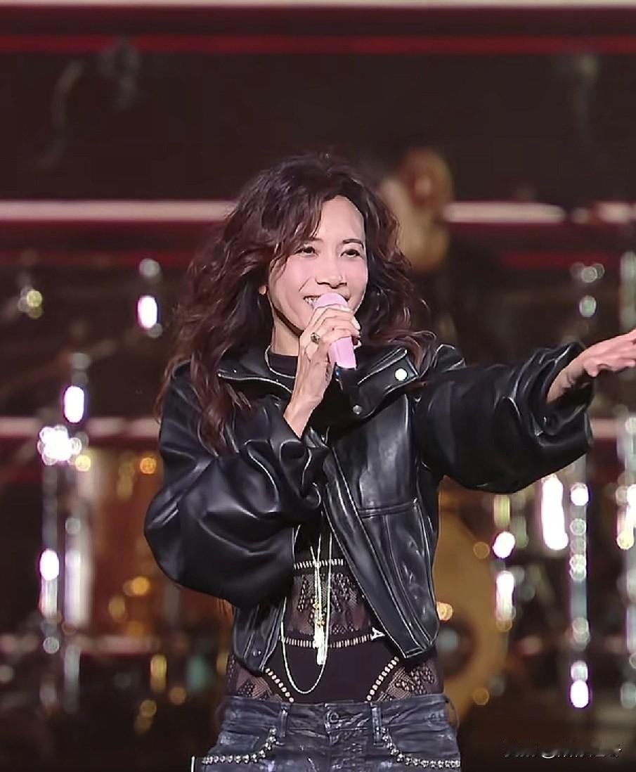 判断男人是否成熟，当你觉得她美的时候，那就证明你已经很有品味了，王晶曾说过：