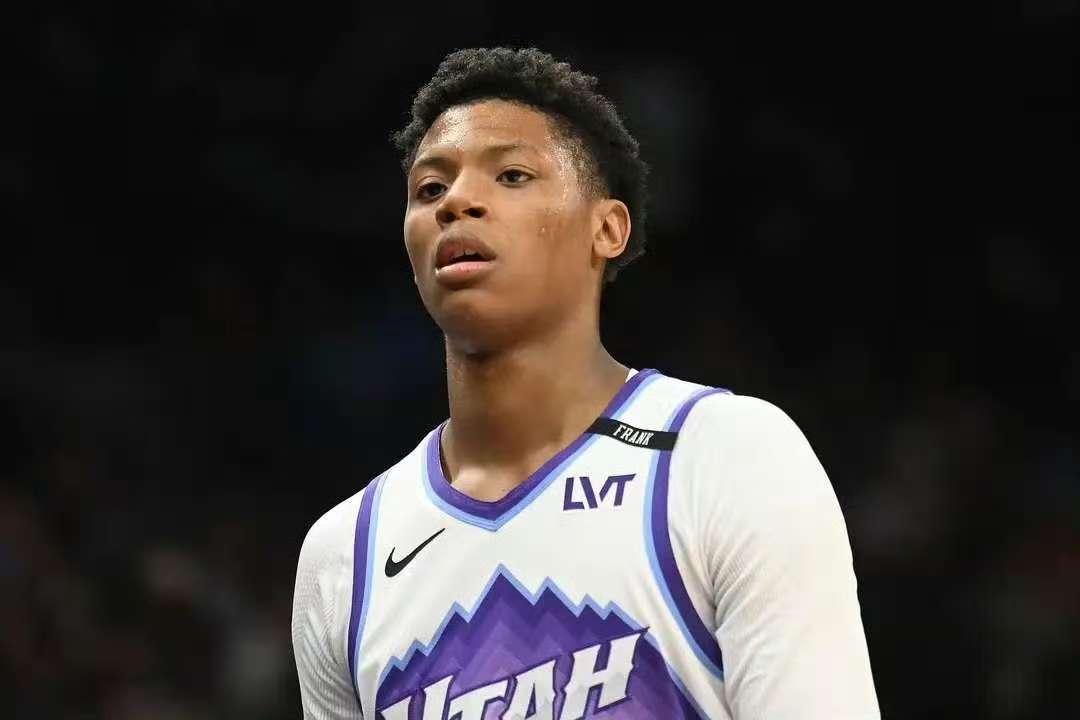 近两战轰下41分，加入最佳新秀争夺战，贝利按下重启键。老鹰效仿火箭，半场轰下8