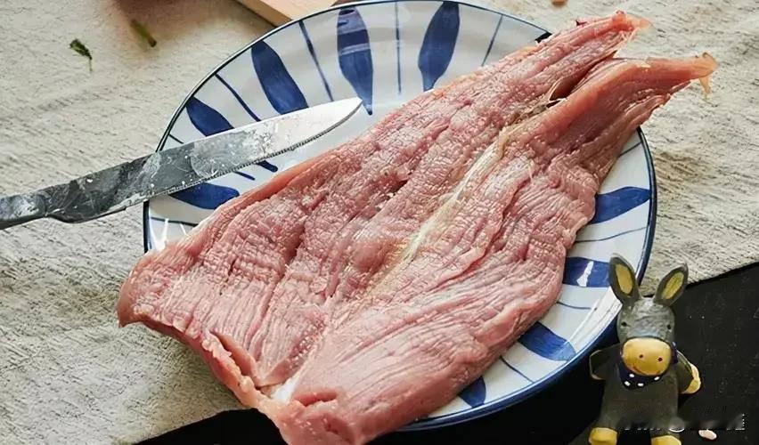 这四种肉赶紧撤下餐桌！摊主自曝：再便宜也别买，那是“注胶肉”！并强调，市