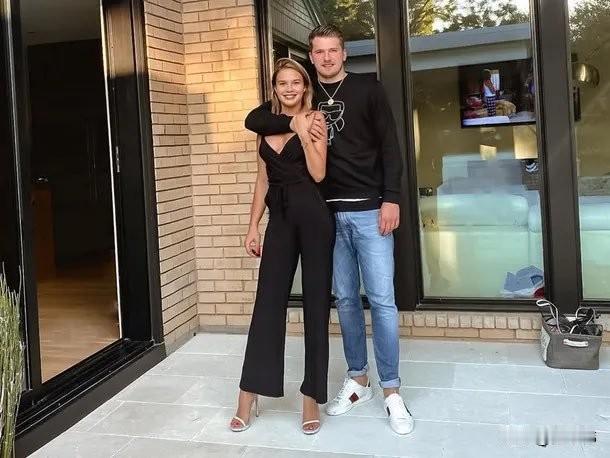 皮尔斯谈东契奇：“你们看新闻了吗？卢卡的未婚妻，应该是前未婚妻，向卢卡索要5