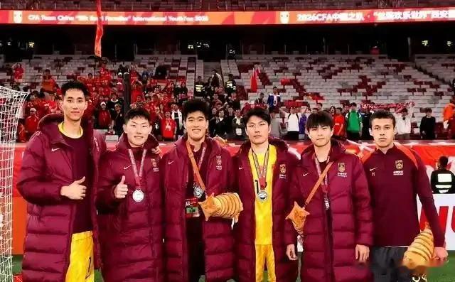 山东泰山队的阵容深度优势主要集中在青训储备、外援配置、年龄结构和多位置轮换这几个