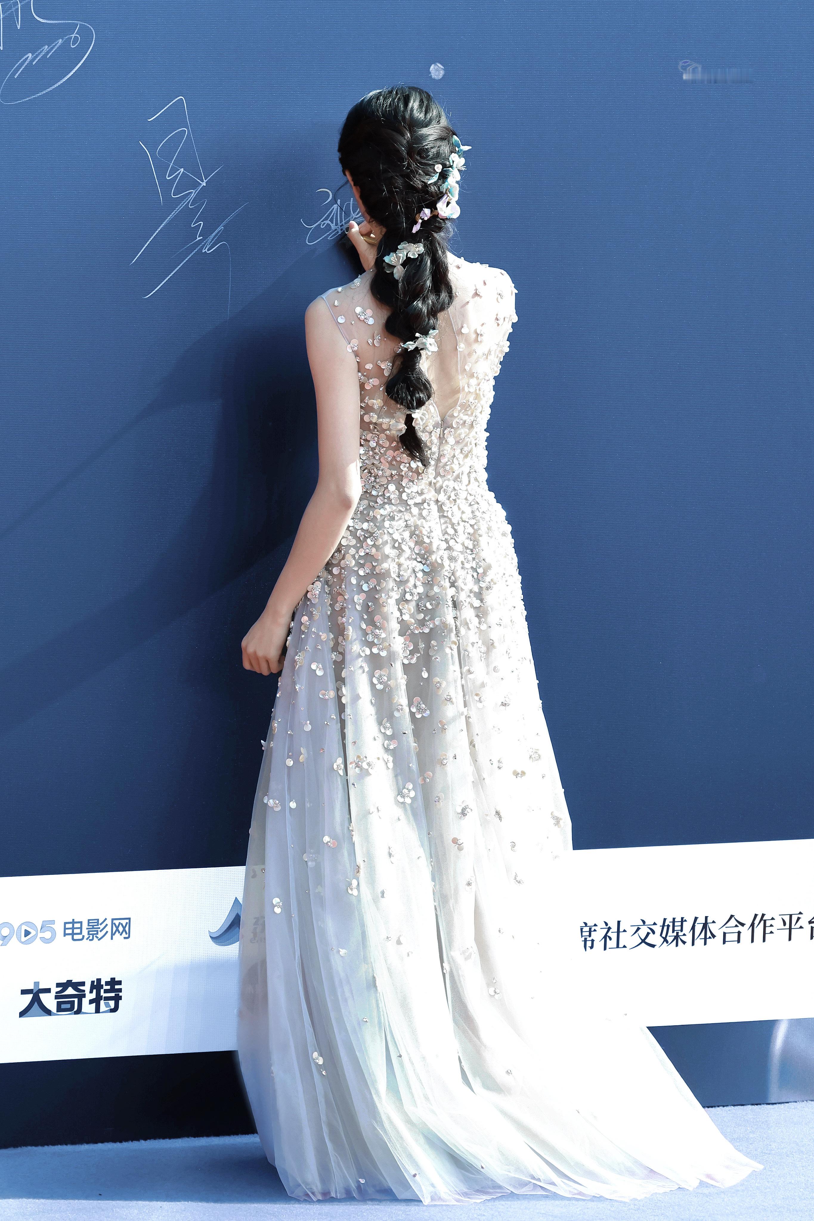 投稿刘浩存花仙子