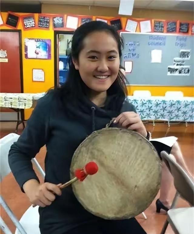 留学生翟云瑶被驱逐回中国：“只欺负中国人”的女魔头，回国改名也躲不过旧案。 
