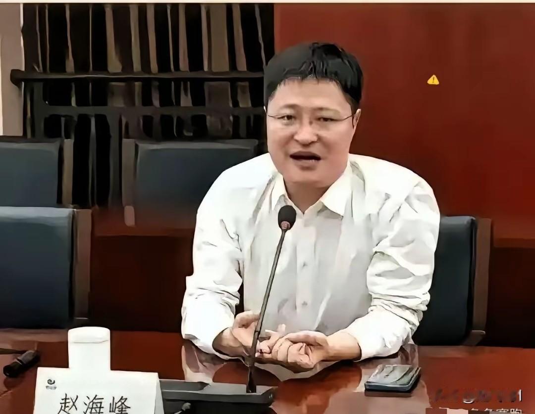 杭州酒局那个女孩是一个新来的年轻人，是一个管培生，而且是研究生以上，高学历，25