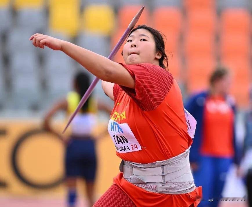 一个教练手里，攥着71.74米亚洲纪录+U18全球第一标枪成绩，真的太离谱。