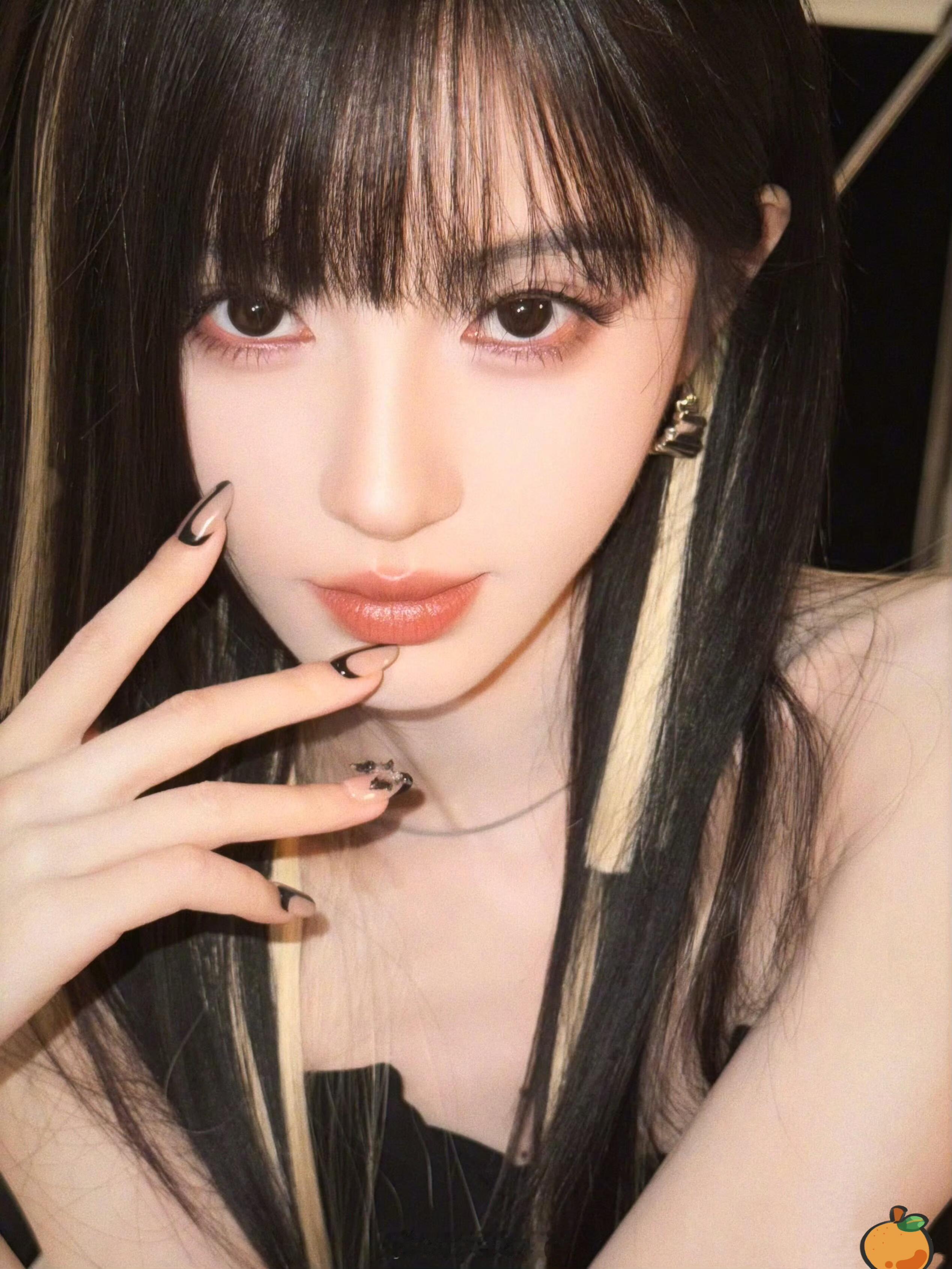鞠婧祎品牌新图绝美。🍊姐风格百变，轻松驾驭万般造型，展现无限可能！​​​