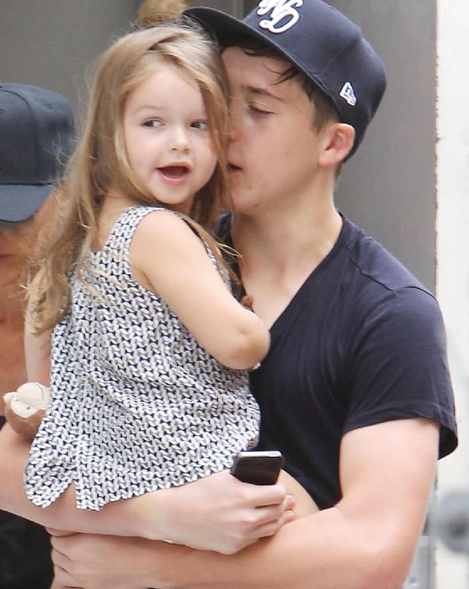 大布也曾长兄如父。原来小七也是在大哥布鲁克林怀里长大的。大贝娶妻后，贝嫂的完