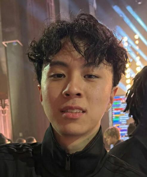 一个月赚几百万美金，给员工发7000美金工资是否合理？你可能不认识他，但是他在