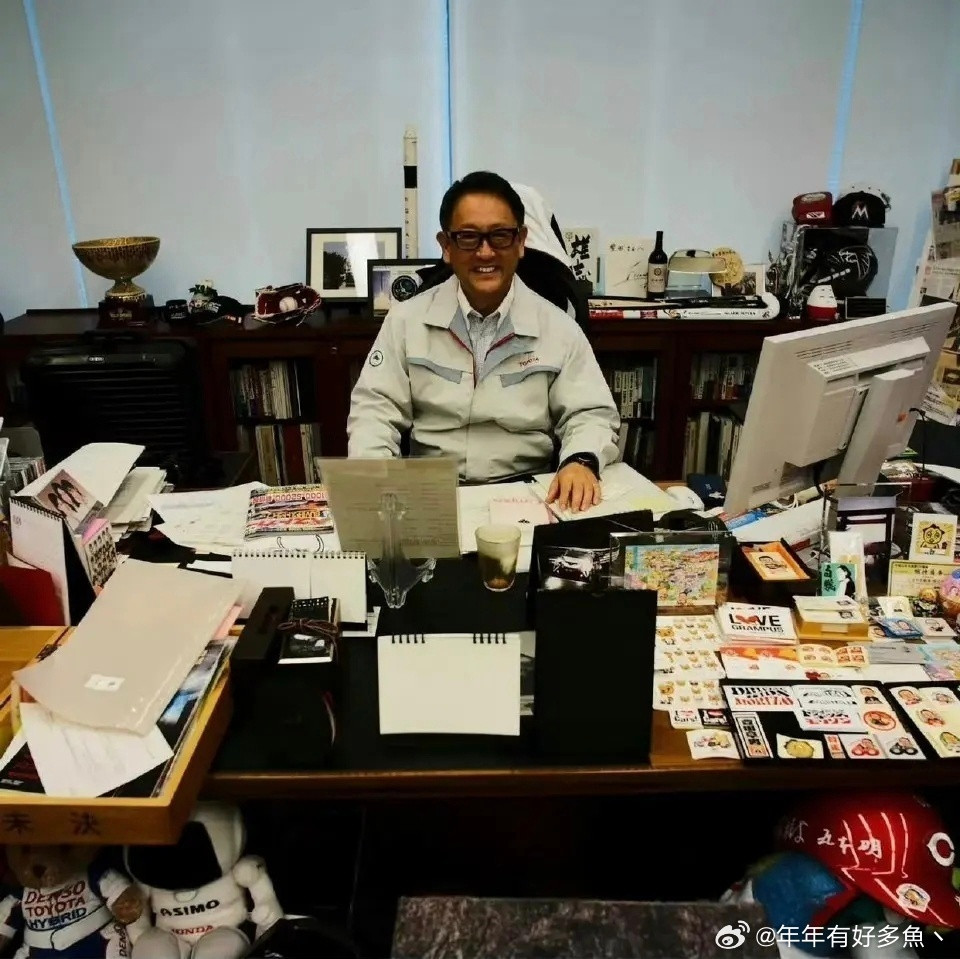 马斯克和丰田章男的办公室，两种风格