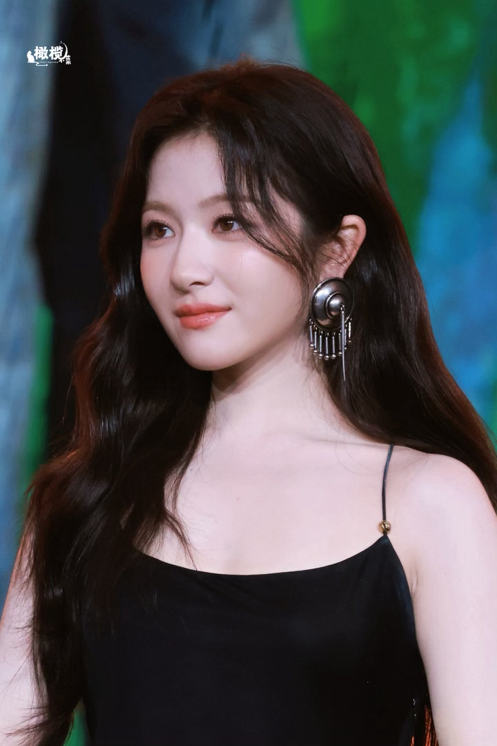 我承认对李兰迪太大声了谁说李兰迪胖啊点开图之前：能有多好看？点开之后：姐姐掐死