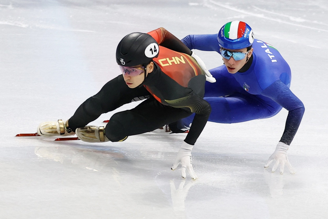 短道速滑男子1000米预赛: 林孝埈、刘少昂和孙龙全部晋级1/4决赛