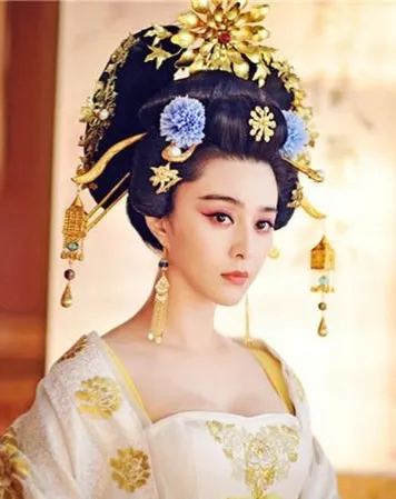 694年，72岁的武则天让侍卫传薛怀义侍寝。他接到消息后，认真洗漱一番，就急忙跑